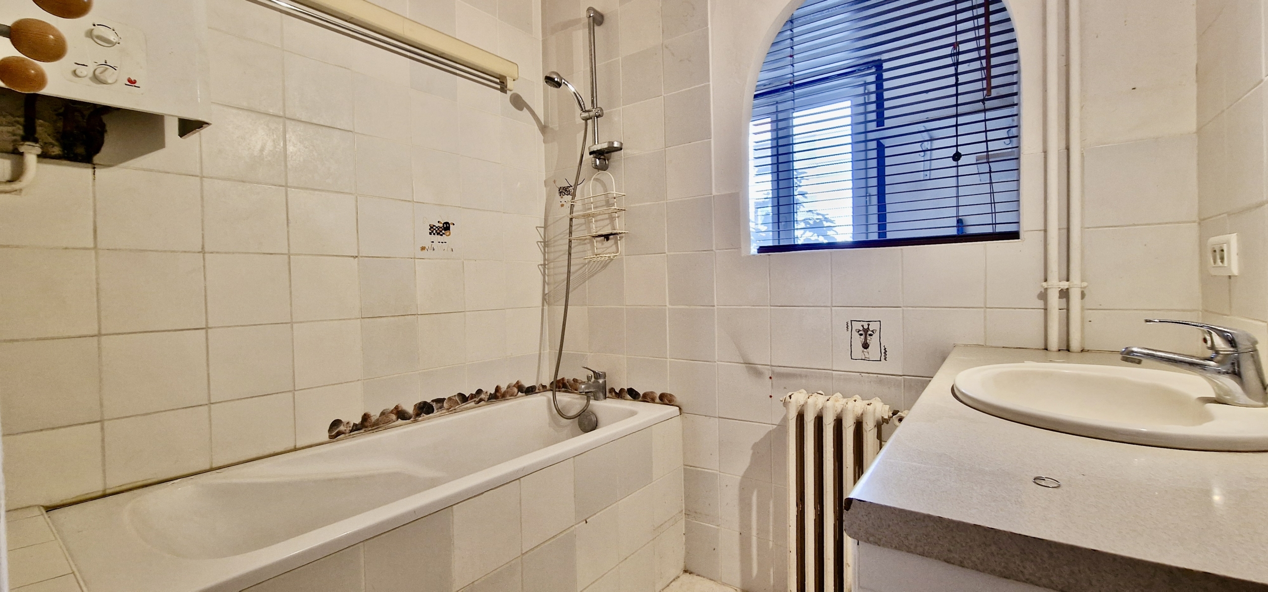 D361684B-DF73-4708-AB1C-4E57E2AB0BF6_1_201_a